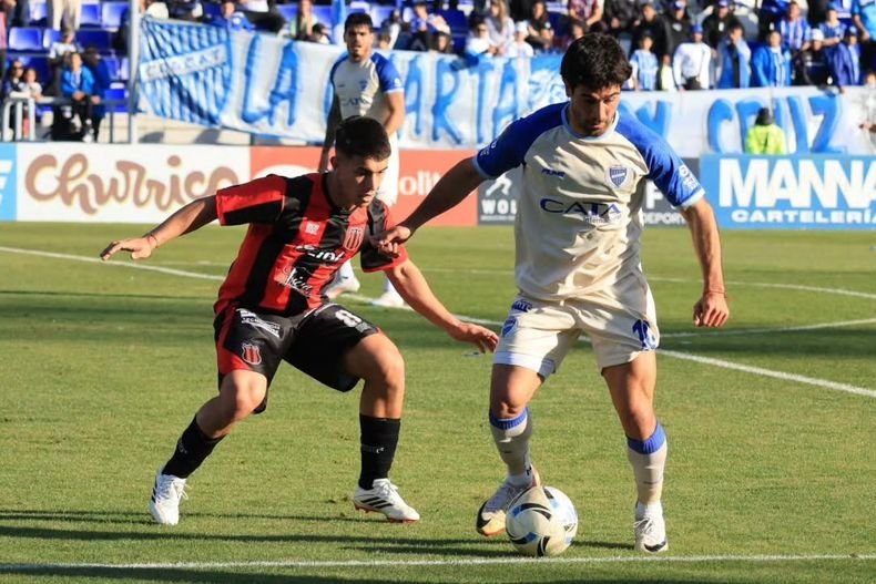 Vicente Poggi, de aceptable rendimiento en el triunfo del Tomba.