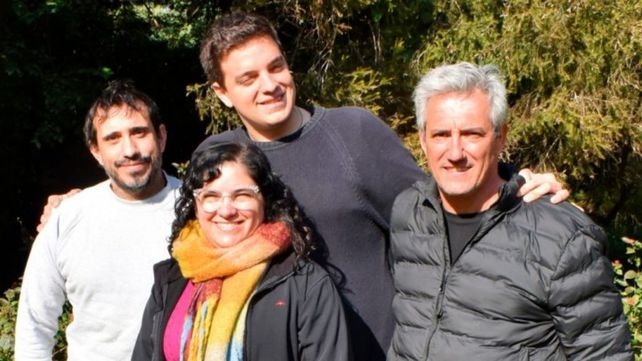 Gabriel Gomez Ocampo (izq.), Carla Barraza, Mariano Mejía y Javier, Botto, autores del estudio junto a otros colegas de Argentina, República Checa y Brasil.