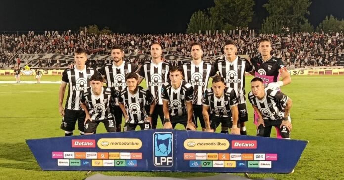 El Lobo no pudo en casa y se complicó con el descenso