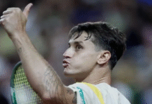 Camilo Ugo Carabelli sorprendió a Khachanov y avanzó a octavos en Barcelona