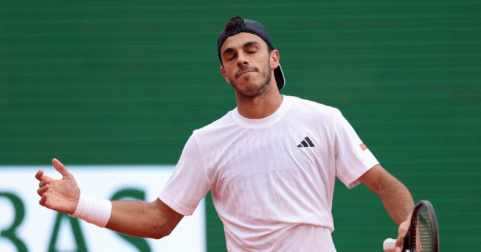 Francisco Cerúndolo cayó en Montecarlo pero dejó señales que ilusionan en la gira de polvo de ladrillo