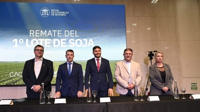 Obras y retenciones: los reclamos que se escucharon en el remate del primer lote de soja