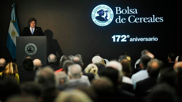 Milei anunció baja de retenciones para trigo y cebada